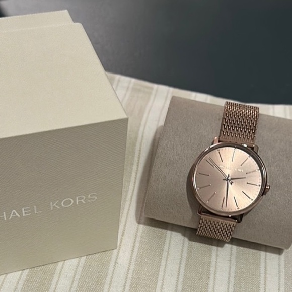 Authentic Michael Kors Women’s Watch MK-4538 in Luxe Sable w/Mesh Band
